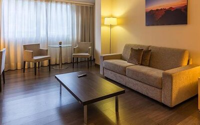 Hotel Yomo Mola Park