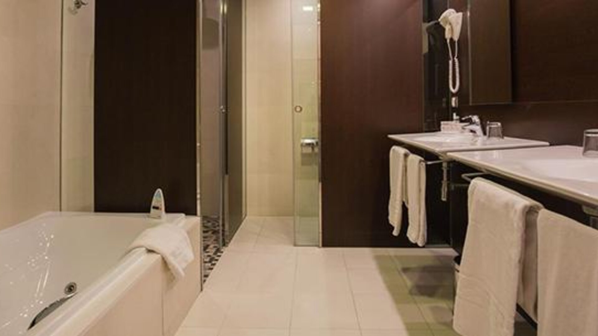 Hotel Yomo Mola Park