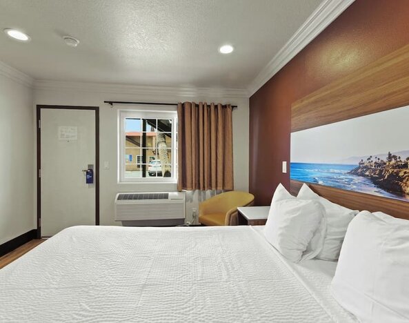 Day use room at Hyland Inn Near Legoland.