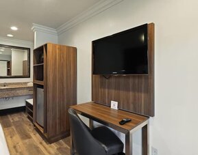 Work desk at Hyland Inn Near Legoland.