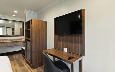 Work desk at Hyland Inn Near Legoland.