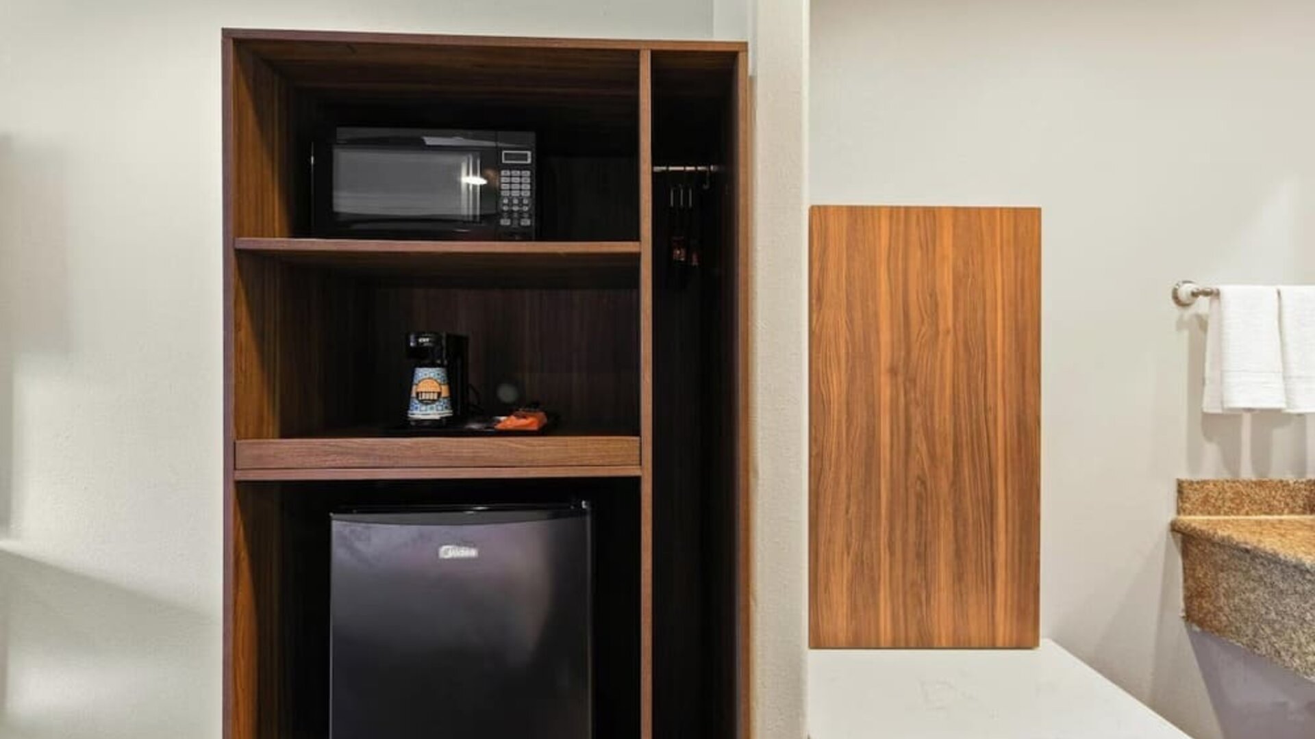 Hotel amenities at Hyland Inn Near Legoland.