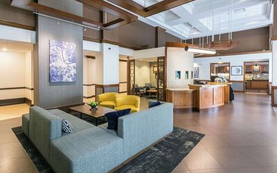 Lobby seating at Hyatt Place Nashville/Franklin/Cool Springs.