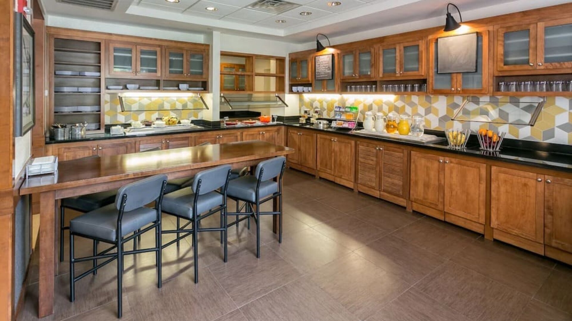 Dining area at Hyatt Place Nashville/Franklin/Cool Springs.