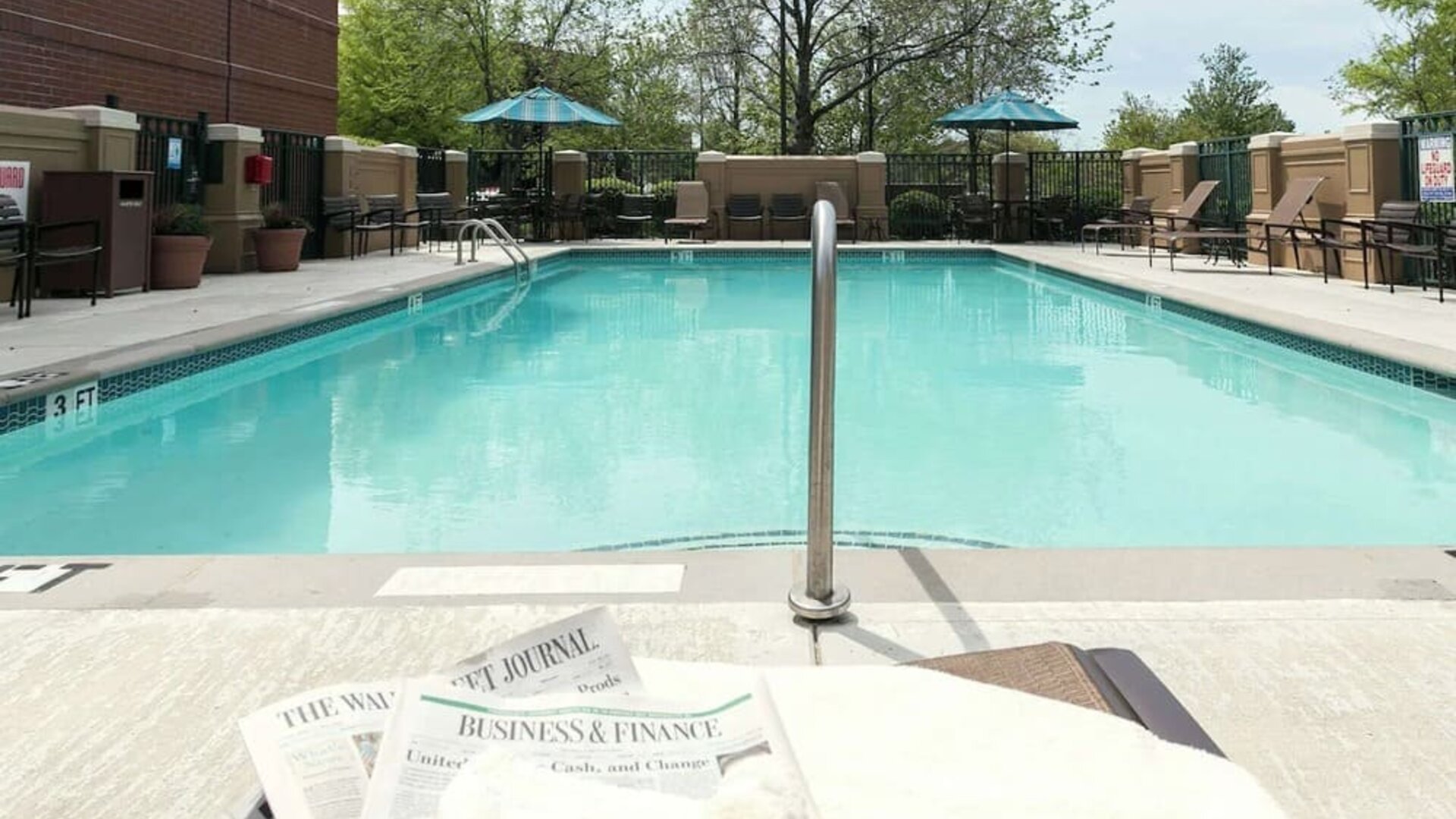 Outdoor pool at Hyatt Place Nashville/Franklin/Cool Springs.