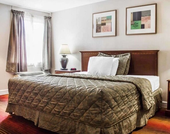 Day use room with natural light at Rodeway Inn Huntington Station.