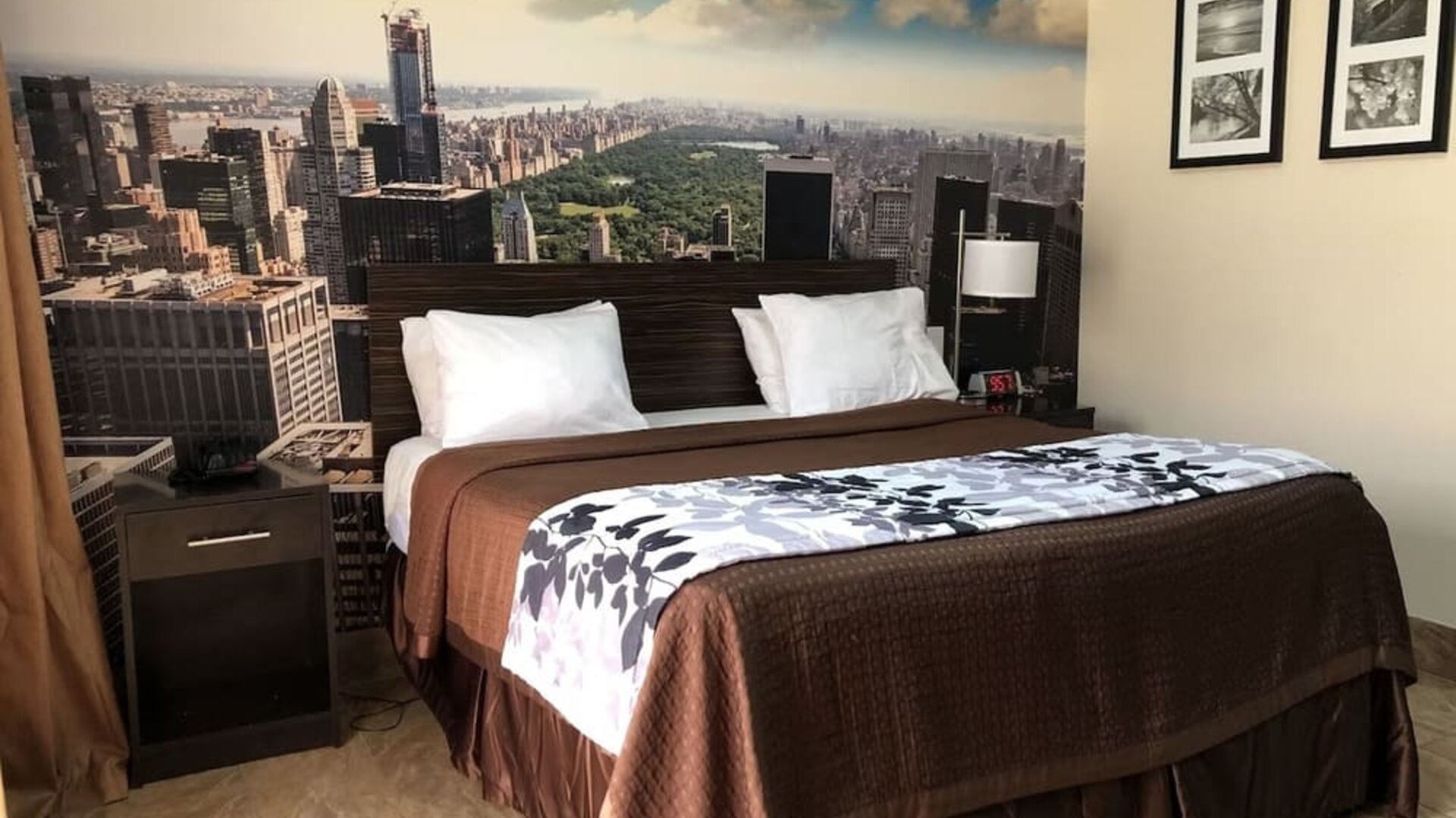 Day use room with natural light at Rodeway Inn Huntington Station.