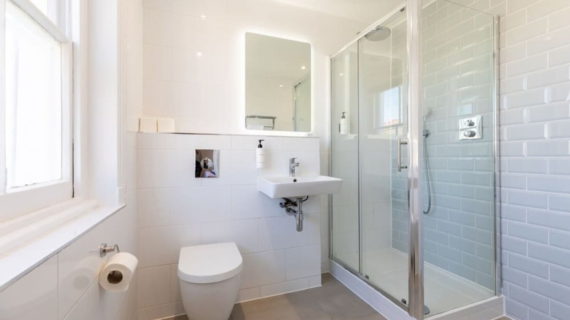 Guest bathroom at The Chapter Hotels - J Hyde Park.