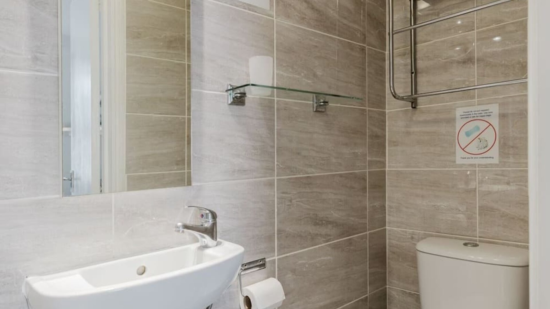 Guest bathroom at The Chapter Hotels - Falcon Hotel.