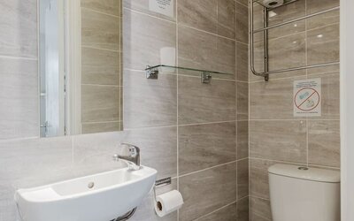 Guest bathroom at The Chapter Hotels - Falcon Hotel.