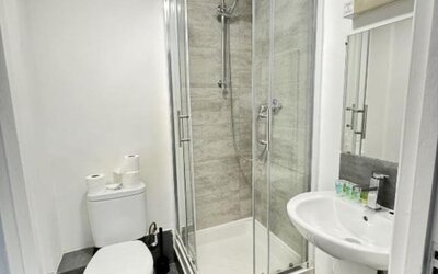 Guest bathroom at The Chapter Hotels - Princes Square.