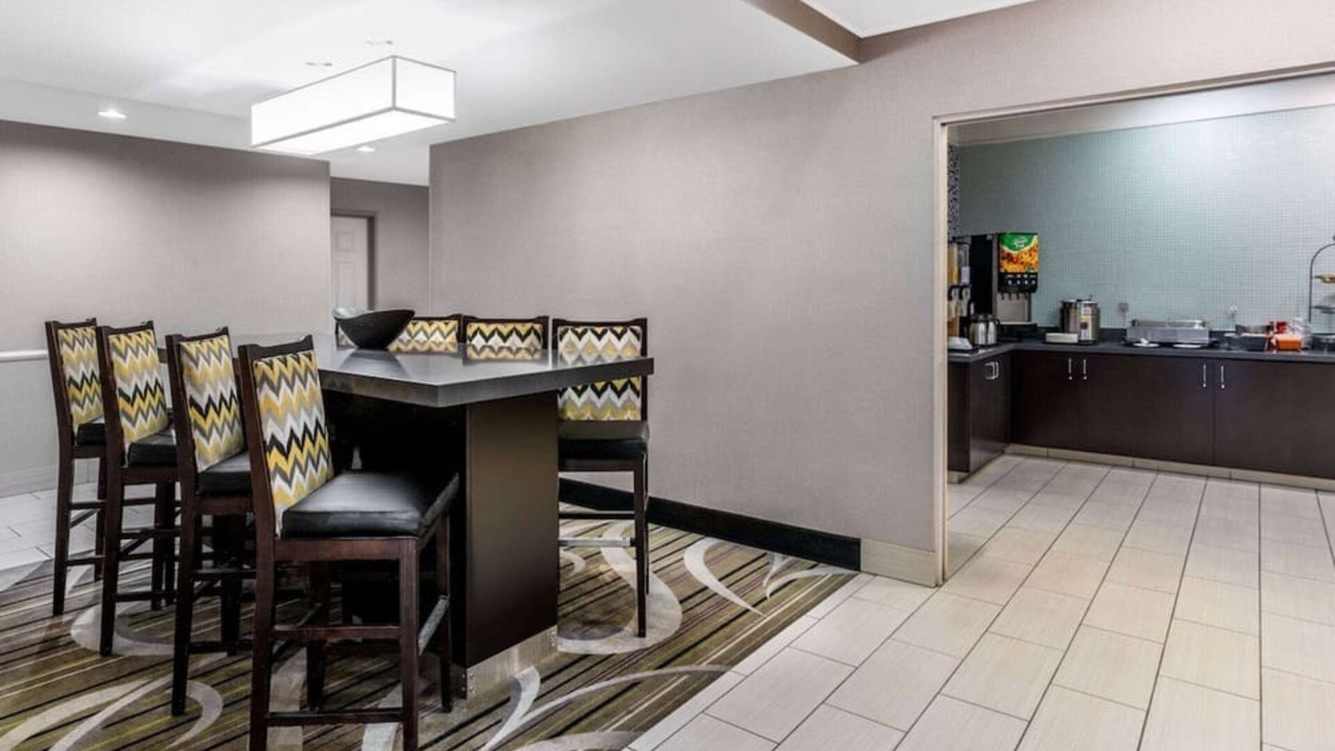 Dining room at La Quinta Inn & Suites By Wyndham Roswell.