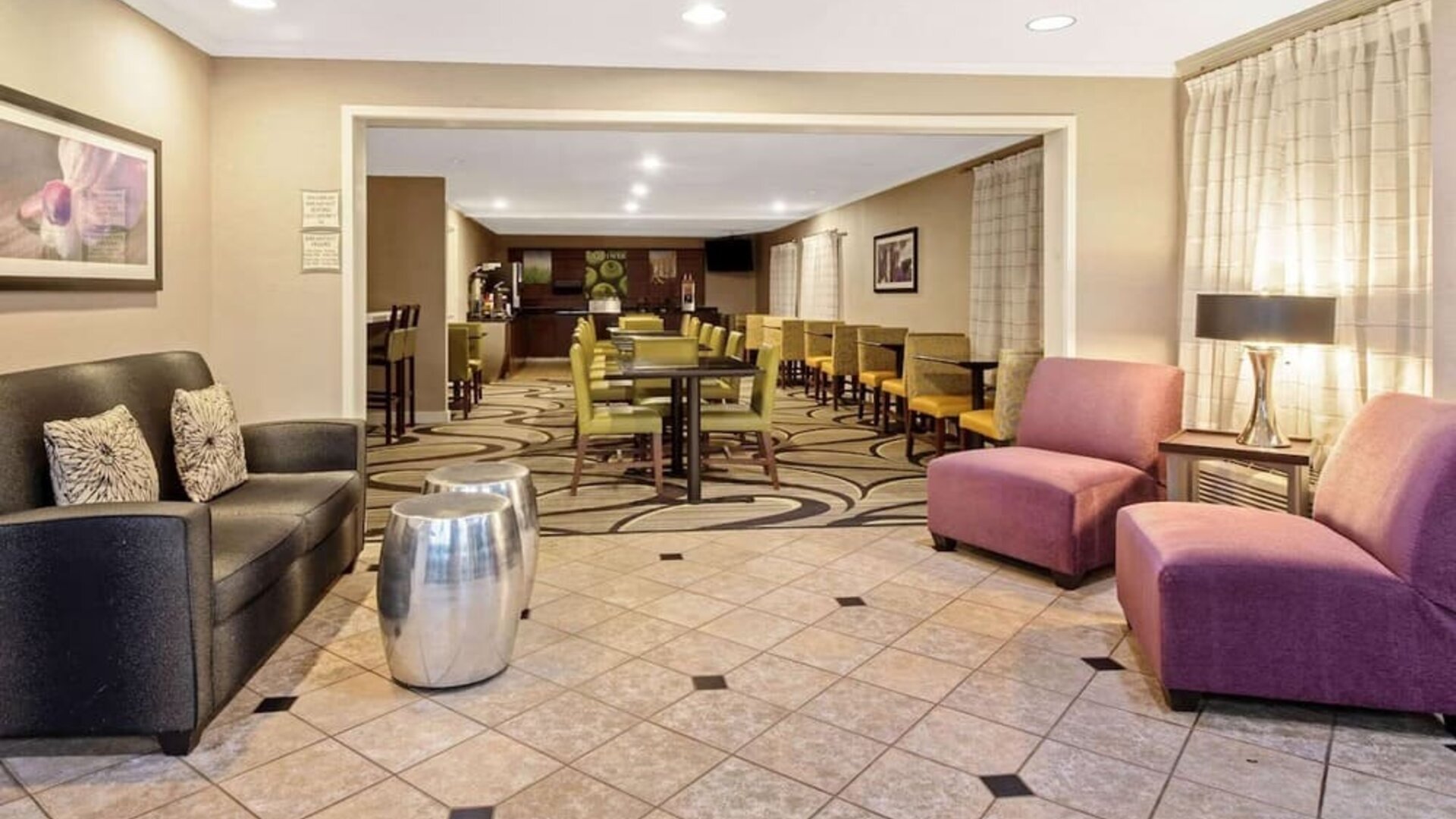Lobby and coworking space at La Quinta Inn & Suites By Wyndham Harrisburg Airport Hershey.