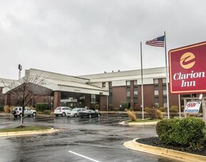 Parking area at Clarion Inn I-94 Near Expo Center.