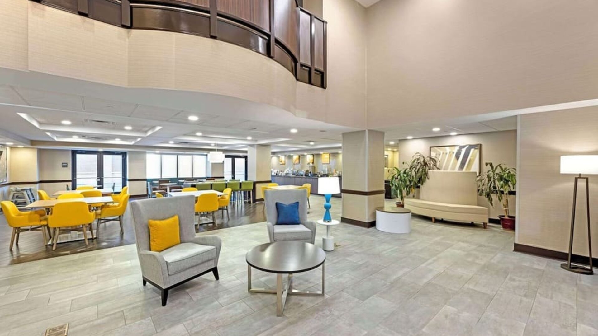 Lobby and coworking lounge at Comfort Inn & Suites Arlington Heights - Schaumburg.