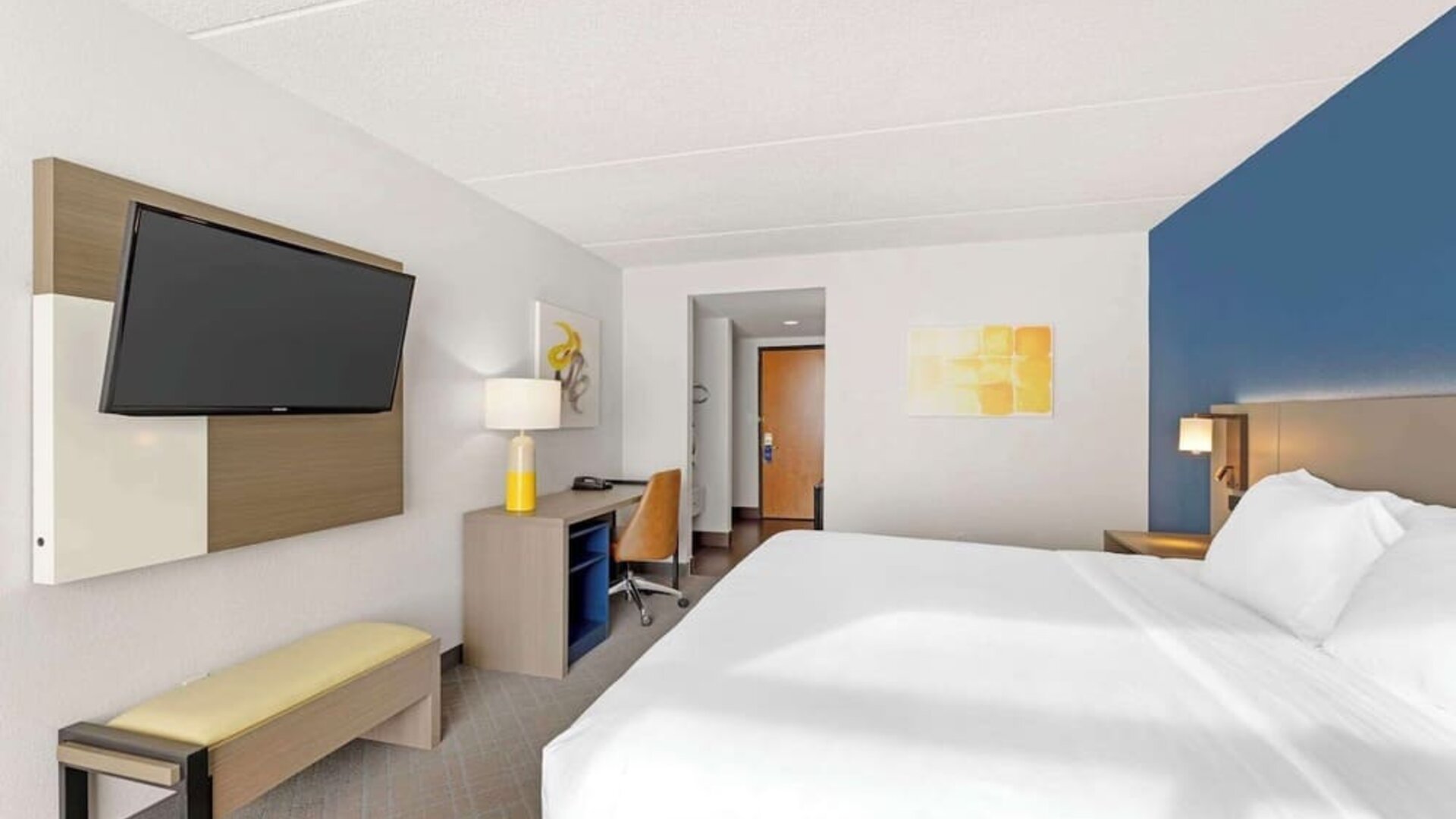 Day use room amenities at Comfort Inn & Suites Arlington Heights - Schaumburg.