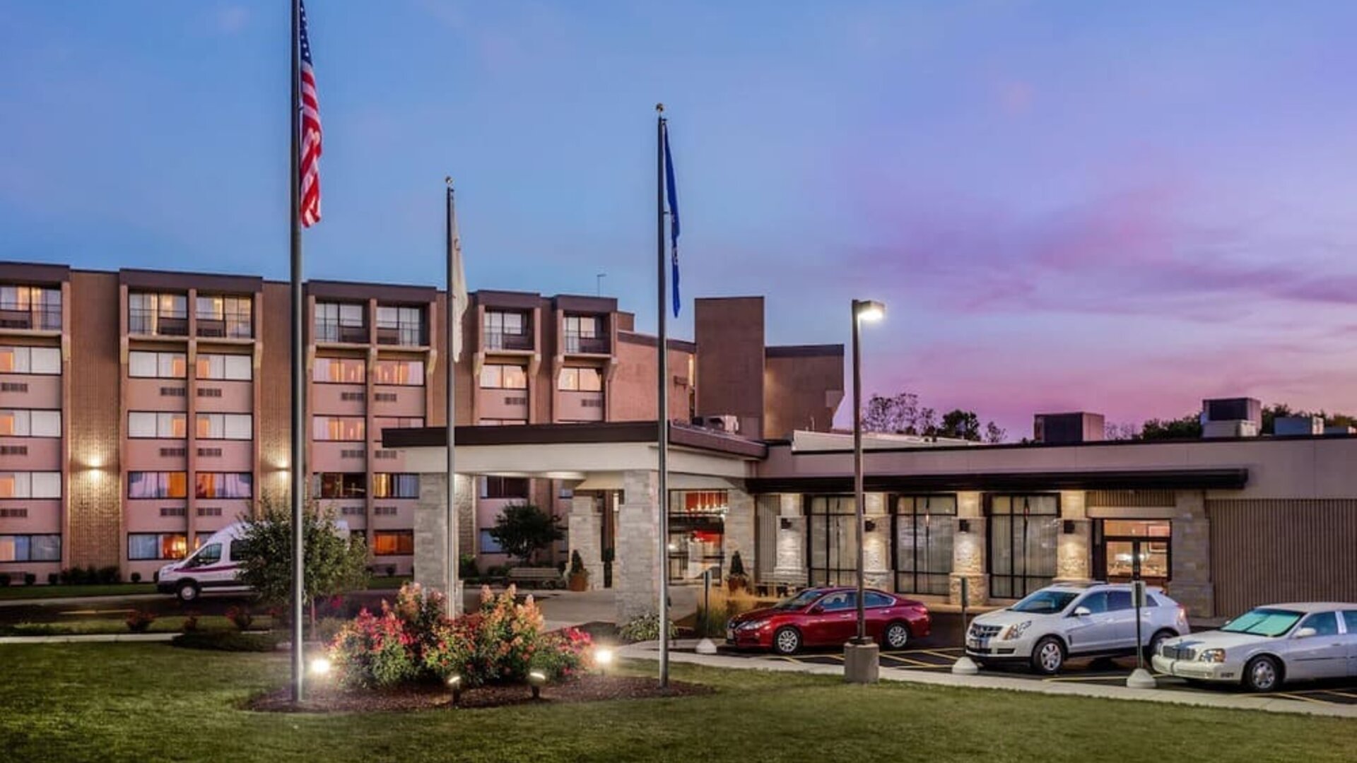 Parking at Crowne Plaza Milwaukee Airport By IHG.