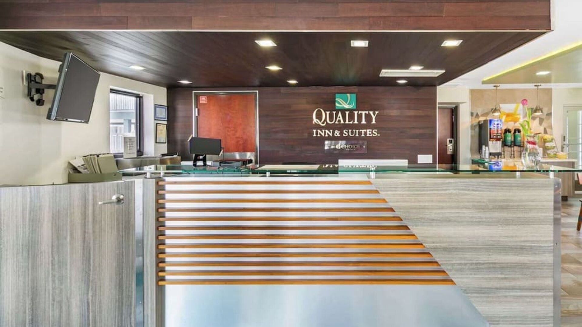 Lobby at Quality Inn & Suites Sacramento Downtown Area.