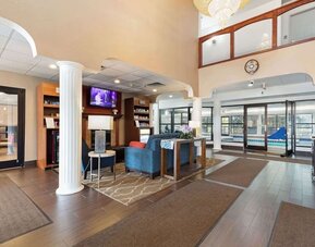 Lobby at Comfort Suites Lombard - Addison.