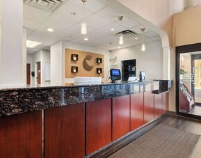 Lobby at Comfort Suites Lombard - Addison.