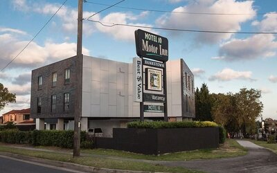 Property exterior at Motel 10.