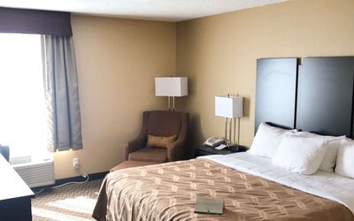 Day use room at Quality Inn & Suites Mendota Near I-39.