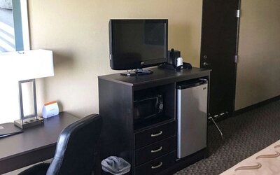 Work desk at Quality Inn & Suites Mendota Near I-39.