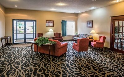 Lobby and lounge at Quality Inn & Suites Mendota Near I-39.
