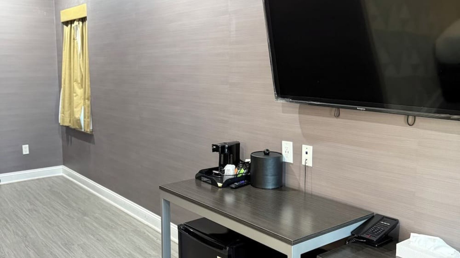 TV and work desk at Grandview Hotel New York.