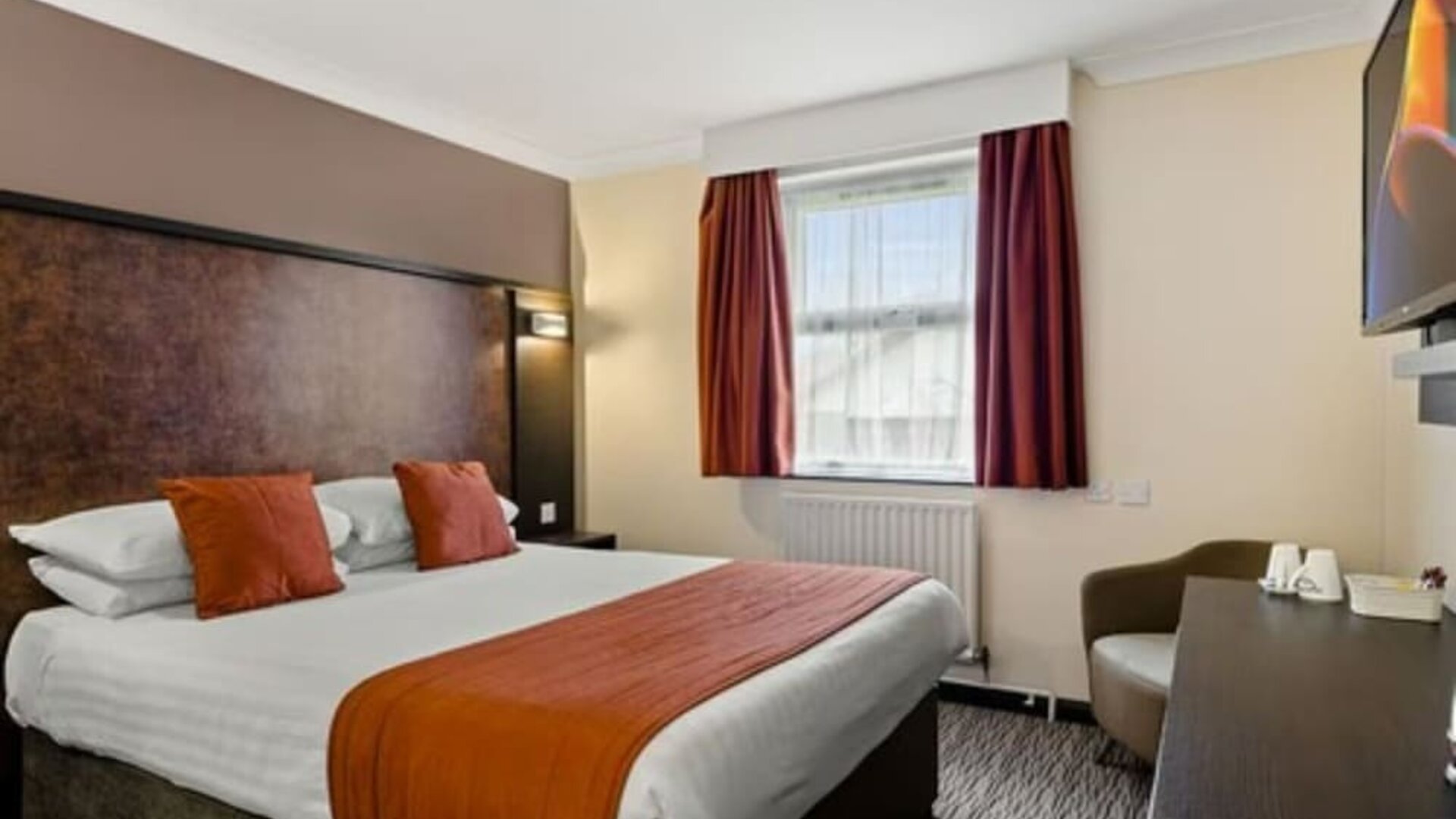 Day room at Dragonfly Hotel Colchester - Surya Hotels.