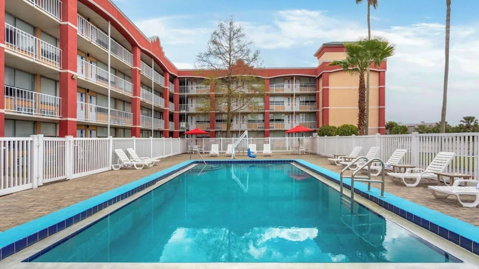 Outdoor pool at Developer Inn Downtown Orlando.