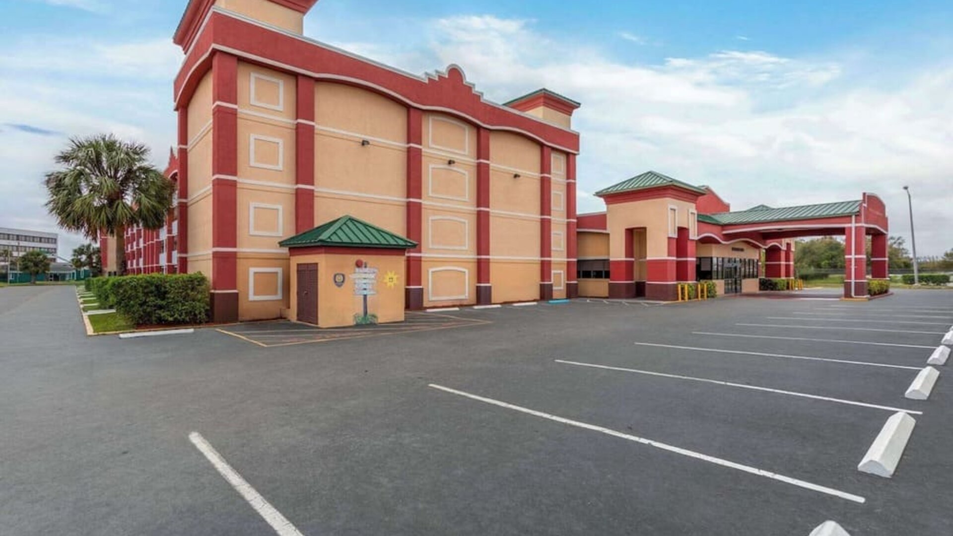 Parking at Developer Inn Downtown Orlando.