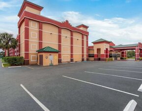 Parking at Developer Inn Downtown Orlando.