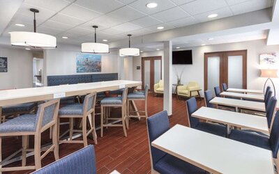 Dining room at Hampton Inn Joliet - I-55.