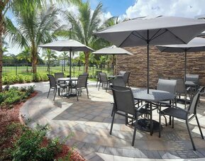 Outdoor dining at Fairfield By Marriott Inn & Suites Fort Lauderdale Northwest.