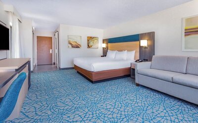 Day room at Holiday Inn Resort Kissimmee By The Parks By IHG.