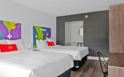 Day room with workspace at Baymont By Wyndham Jacksonville Airport.