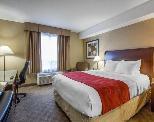 Day room at Comfort Inn & Suites Airdrie.