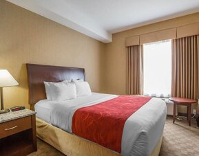 Day room at Comfort Inn & Suites Airdrie.