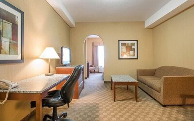 Day room at Comfort Inn & Suites Airdrie.