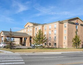 Exterior at Comfort Inn & Suites Airdrie.