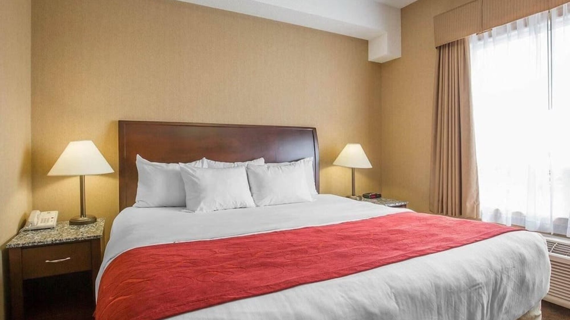 Day room at Comfort Inn & Suites Airdrie.