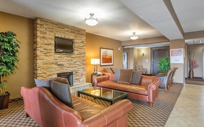 Lounge area at Comfort Inn & Suites Airdrie.