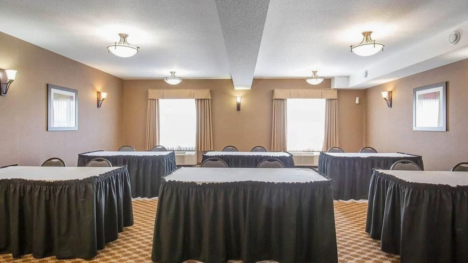 Meeting room at Comfort Inn & Suites Airdrie.