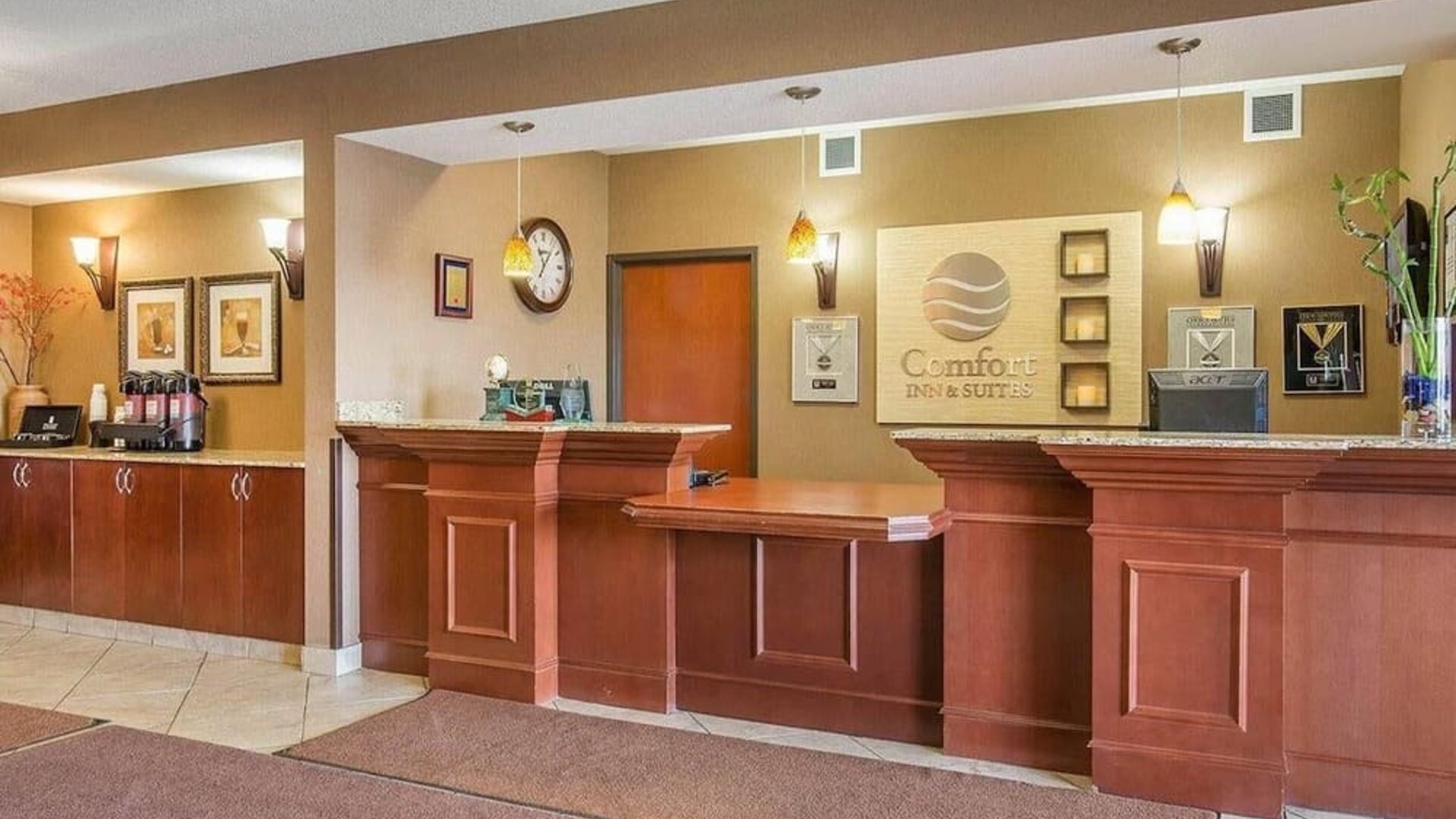 Reception at Comfort Inn & Suites Airdrie.