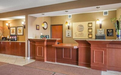 Reception at Comfort Inn & Suites Airdrie.