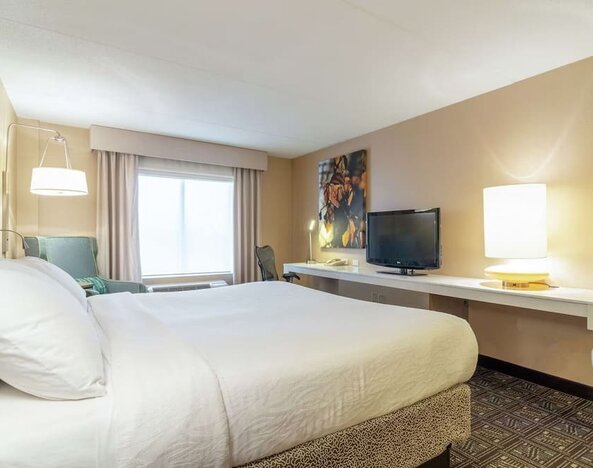 Day room at Hilton Garden Inn Niagara-on-the-Lake.