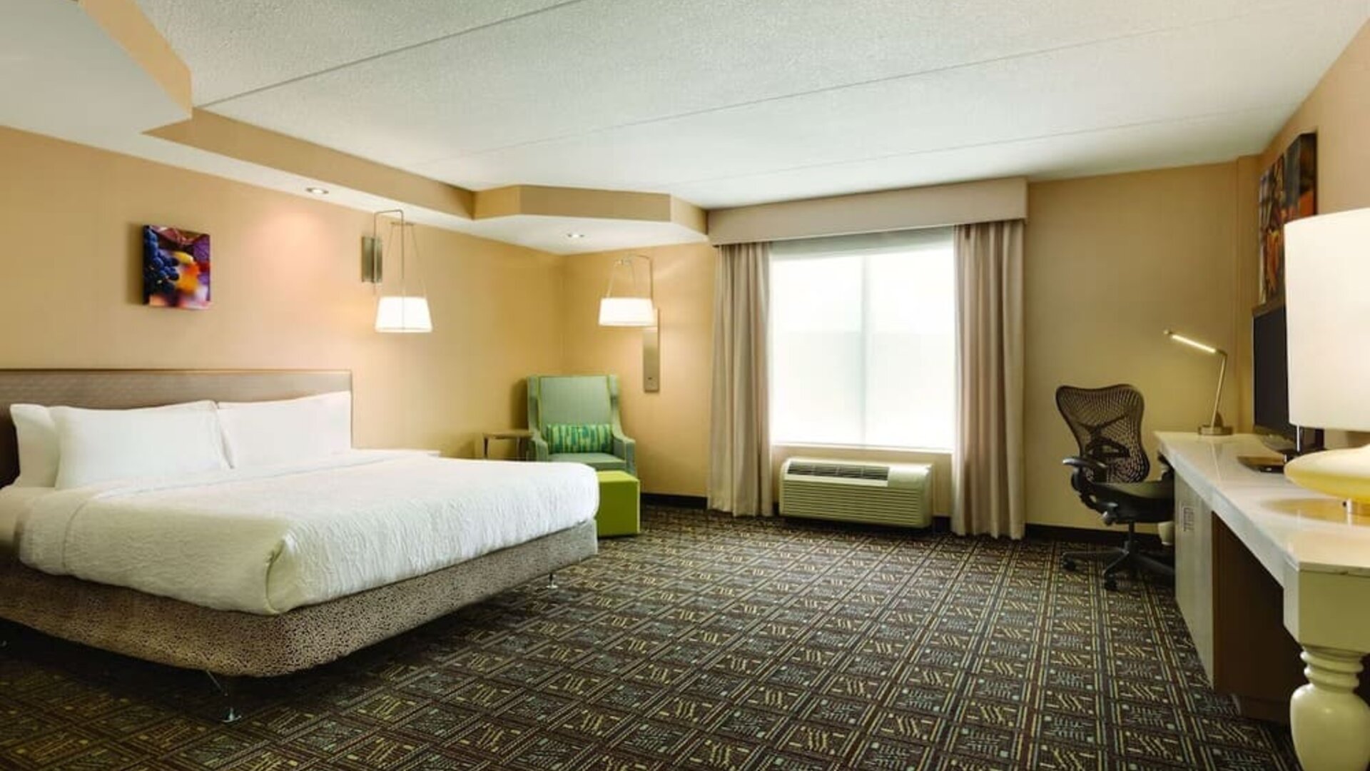 Day room at Hilton Garden Inn Niagara-on-the-Lake.