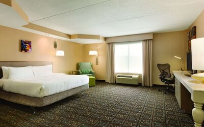 Day room at Hilton Garden Inn Niagara-on-the-Lake.
