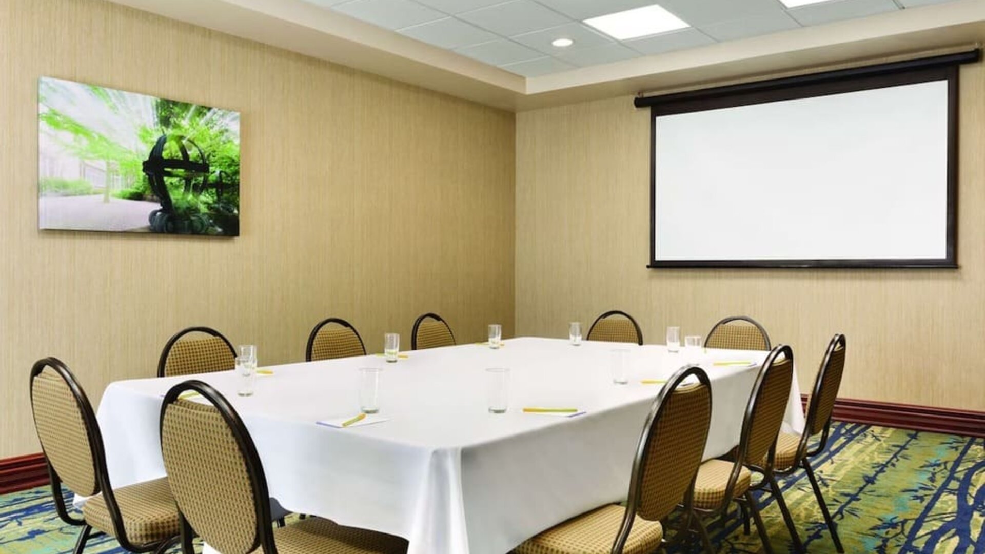 Meeting room at Hilton Garden Inn Niagara-on-the-Lake.